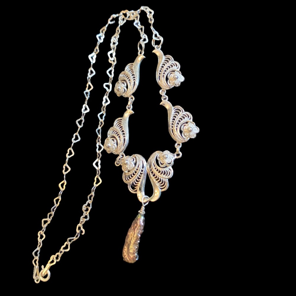 🌴Vintage Filagree Necklace With Black Freshwater Pearl and Heart link Chain